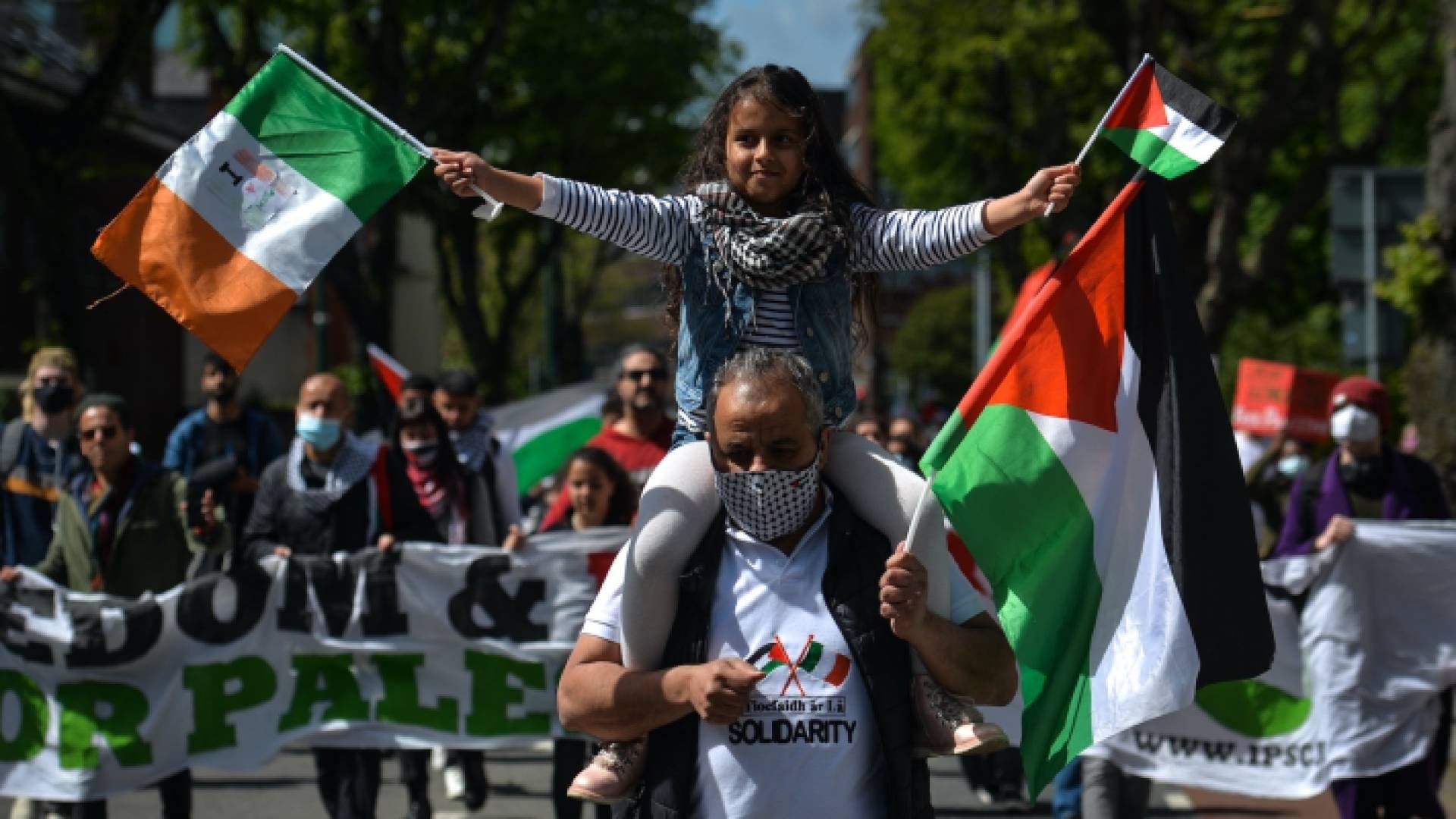 العلم الفلسطيني يرفرف في ايرلندا