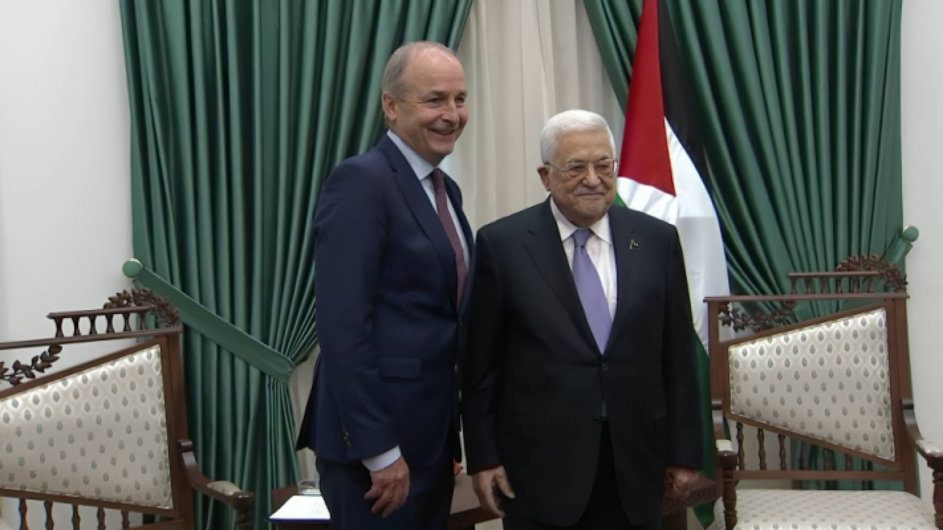 لقاء سابق جمع الرئيس الفلسطيني محمود عباس ووزير الخارجية الإيرلندي مايكل مارتن