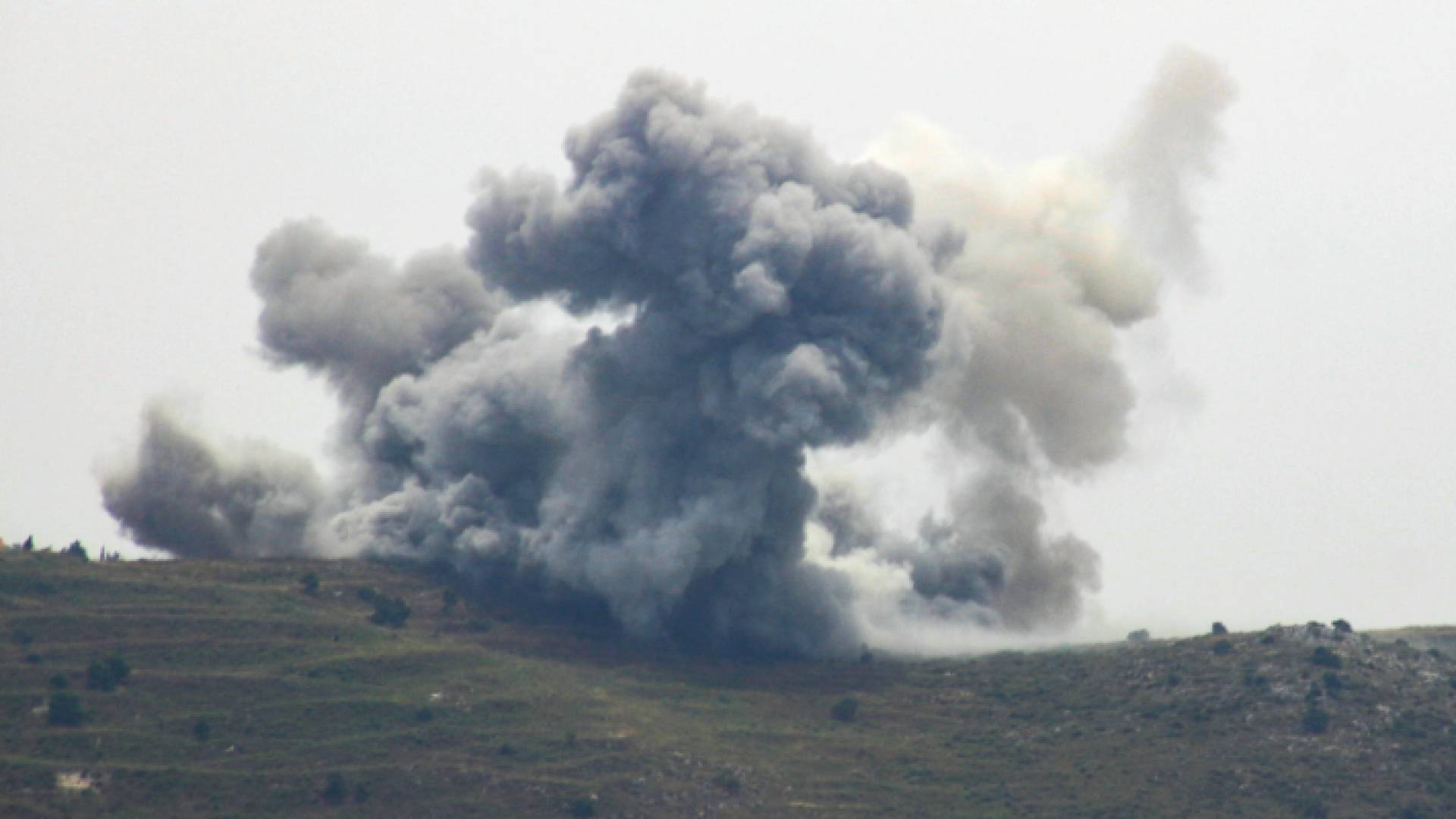 قصف للاحتلال على مشارف قرية علما الشعب بجنوب لبنان