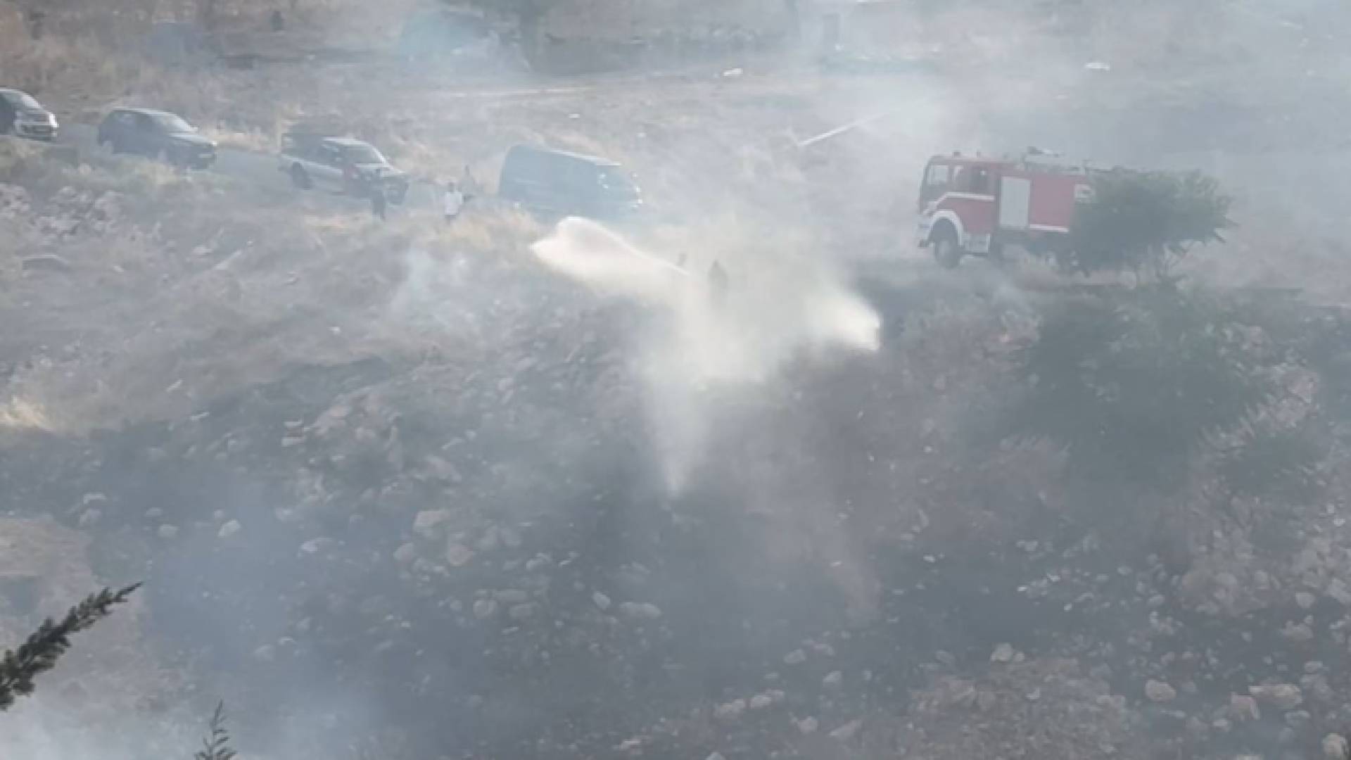 حريق أعشاب في عبدون