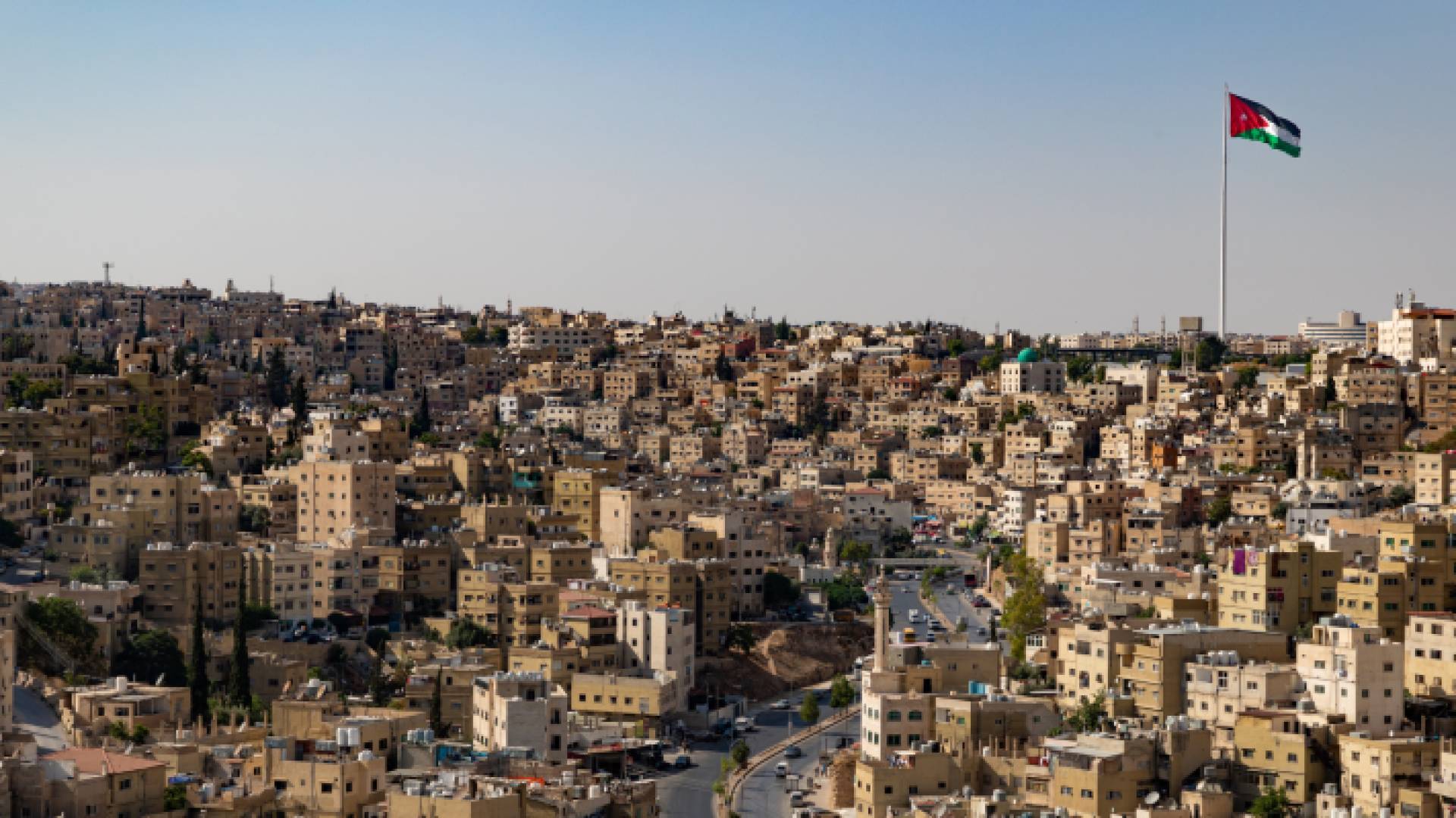 أجواء ربيعية في أحد أحياء الأردن