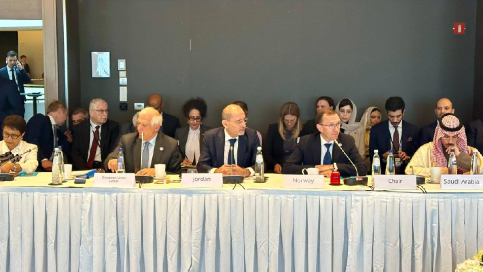 الصفدي خلال اجتماع بشأن الجهود المبذولة لتنفيذ حل الدولتين والاعتراف بالدولة الفلسطينية