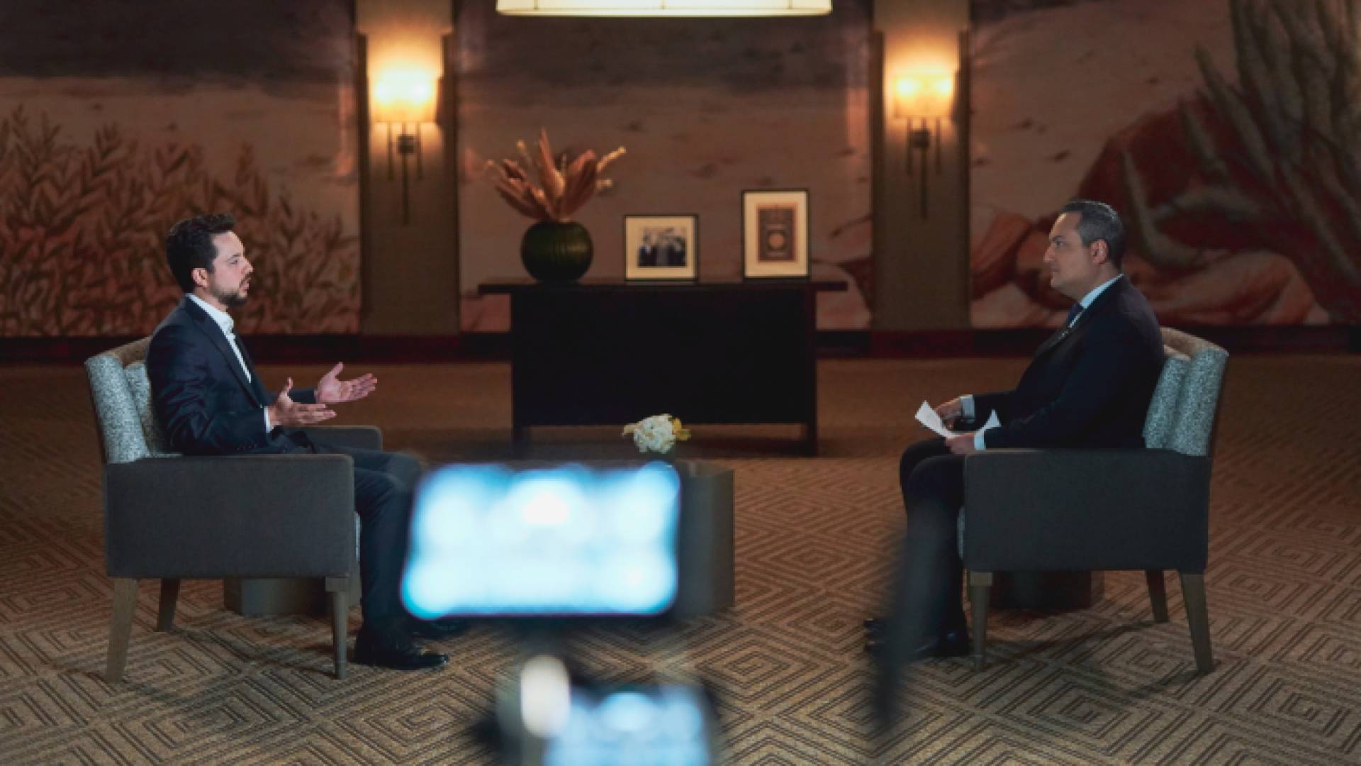 سمو الأمير الحسين بن عبدالله الثاني ولي العهد خلال مقابلة تلفزيونية