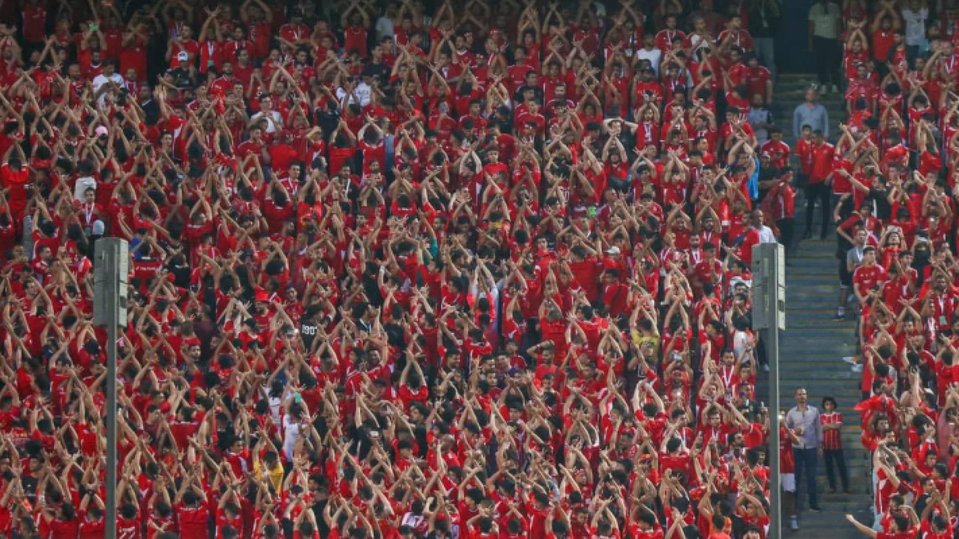 جماهير الأهلي أثناء غناء محمد رمضان