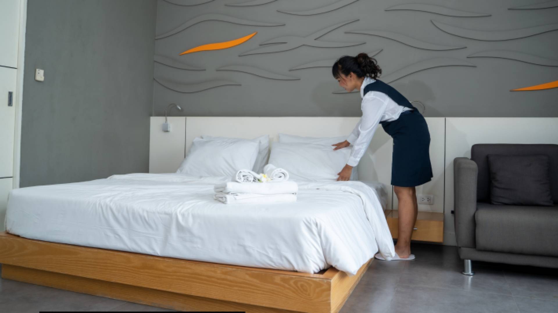 عاملة منازل