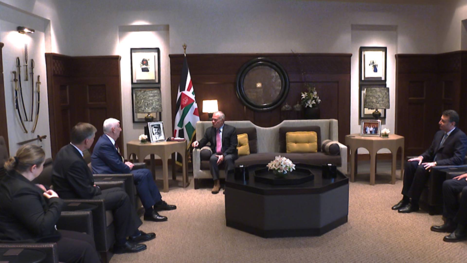 الملك عبدالله الثاني خلال استقباله رئيس مجلس العموم في البرلمان البريطاني