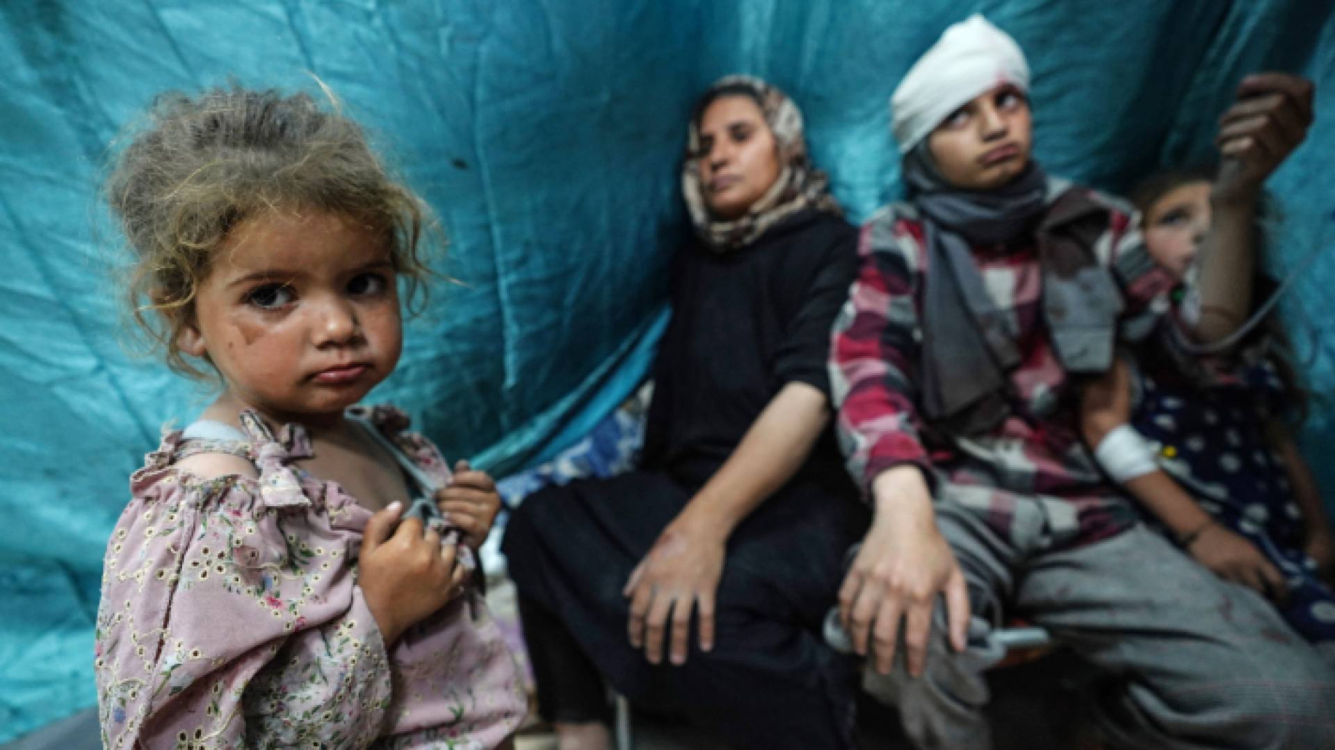 فلسطينيون مصابون بغارات الاحتلال على البريج