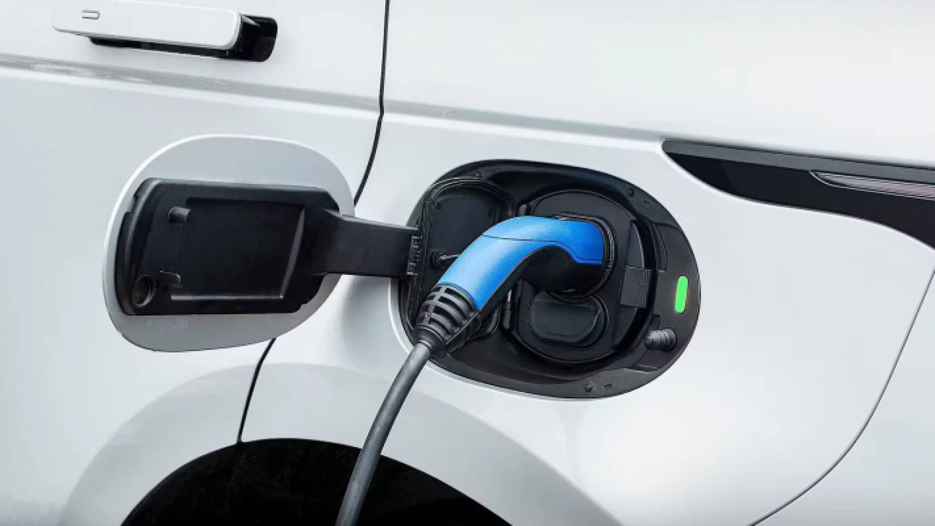 شحن مركبة كهربائية