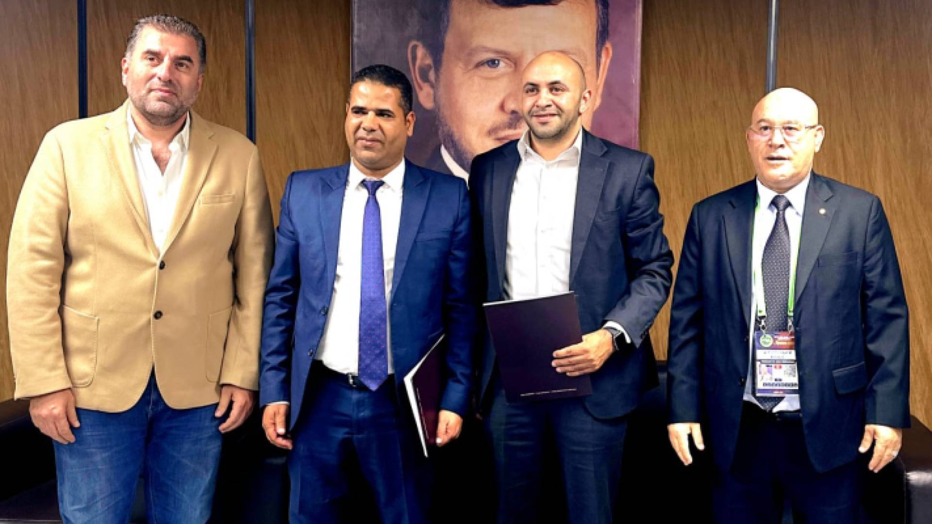 من حفل التوقيع