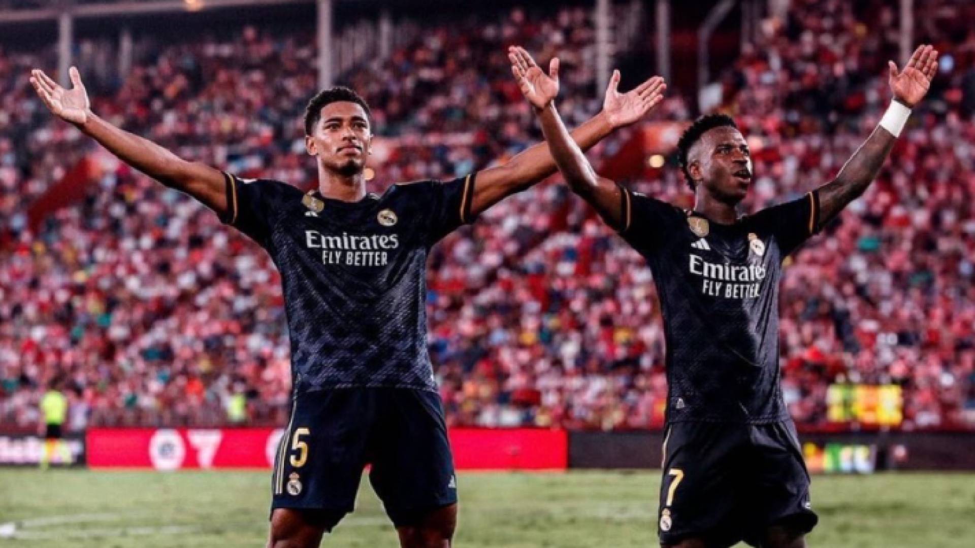 لاعبا ريال مدريد جود بيلينجهام وفينيسيوس جونيور