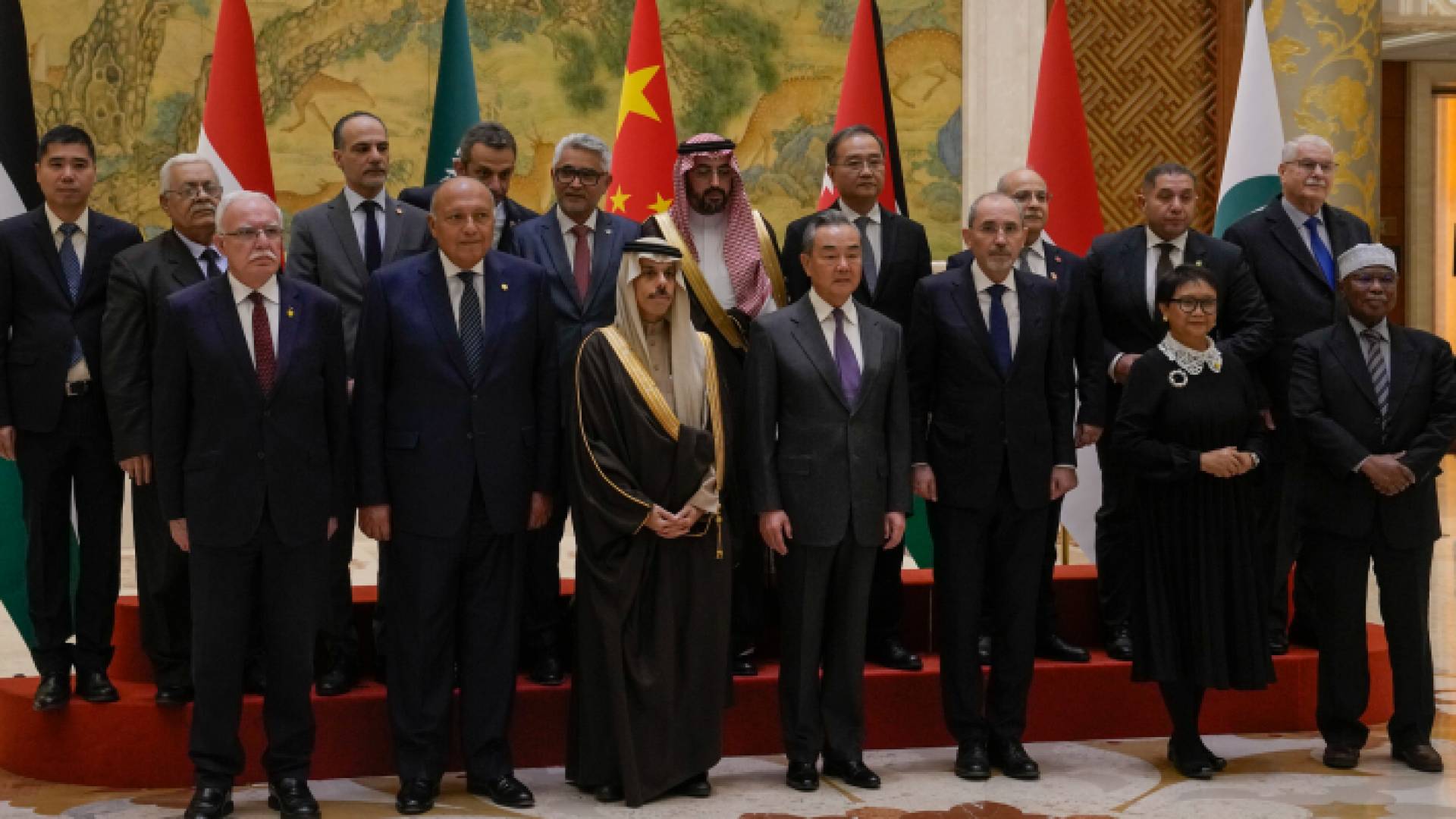 وزير الخارجية الصيني وعدد من وزراء الخارجية العرب