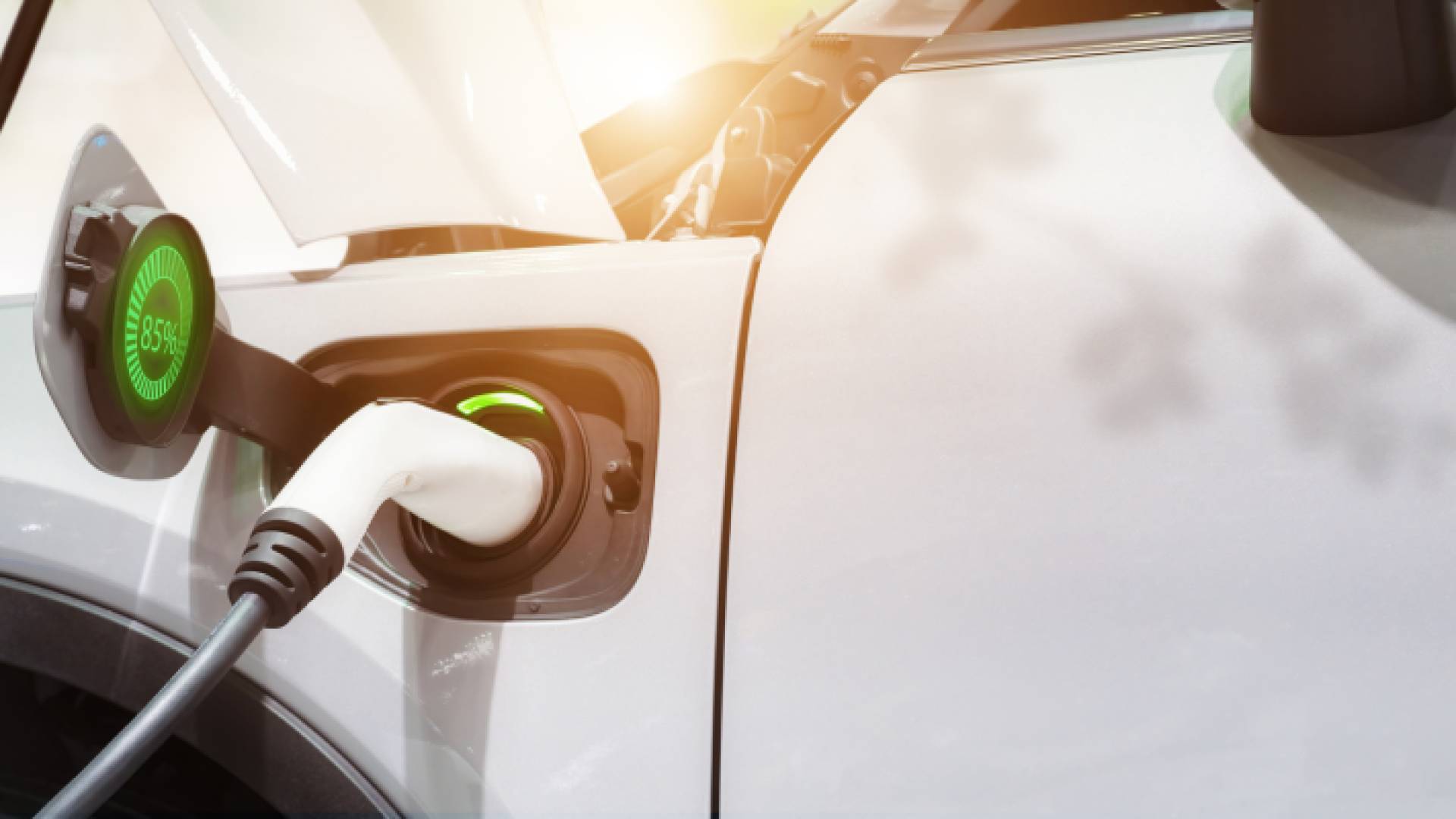 شحن سيارة كهربائية