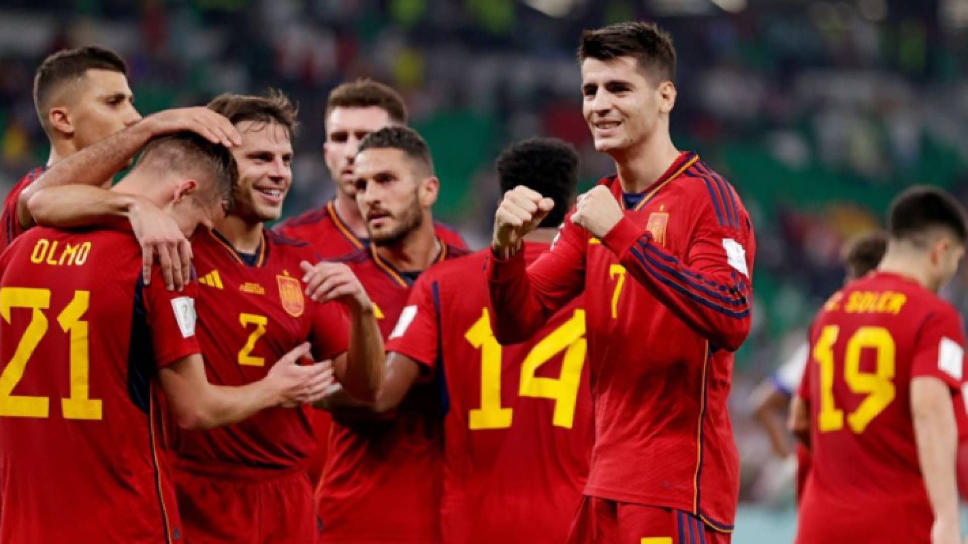 مهاجم منتخب اسبانيا موراتا يحتفل بهدف سابق