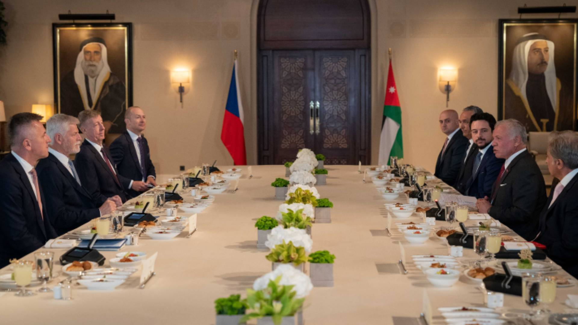 جلالة الملك خلال استقبال الرئيس التشيكي