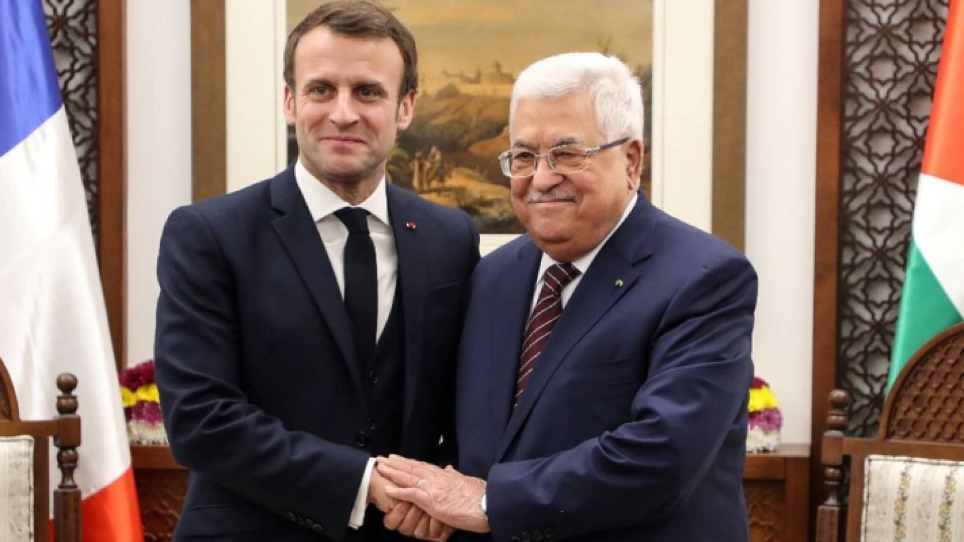الرئيس الفلسطيني محمود عباس والرئيس الفرنسي إيمانويل ماكرون