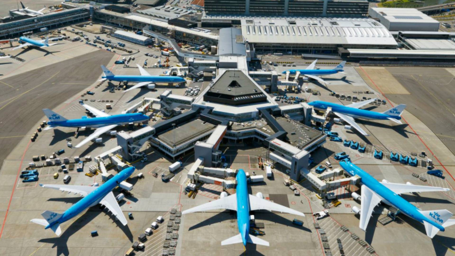 مطار سخيبول بأمستردام