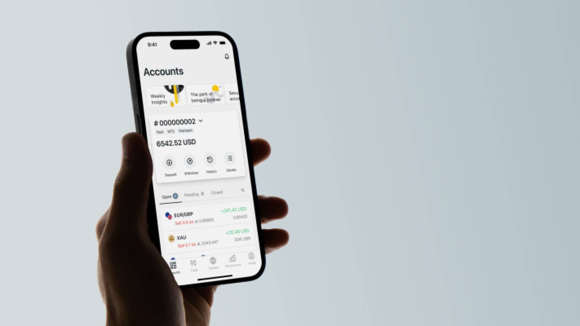 التطبيق الذي تقدمه شركة اكسنس للمتداولين معها