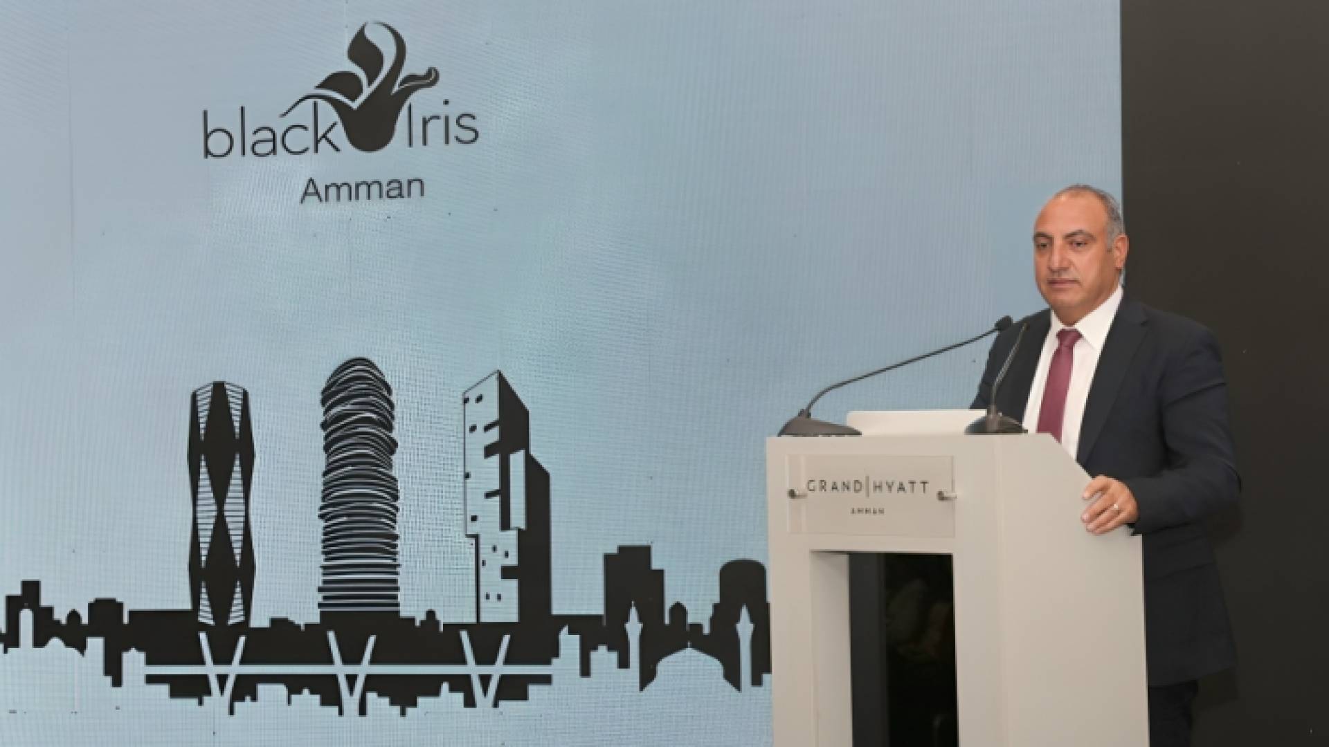 أمين عمان الدكتور يوسف الشواربة خلال الإعلان عن مشروع السوسنة السوداء/عمان