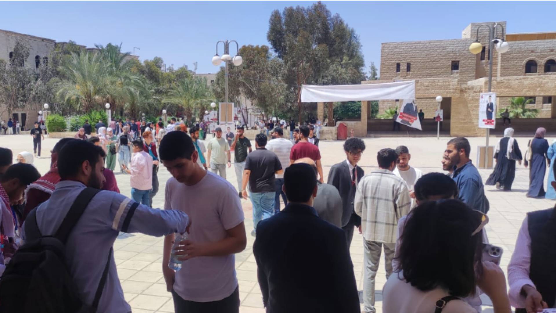 طلاب الجامعة الهاشمية