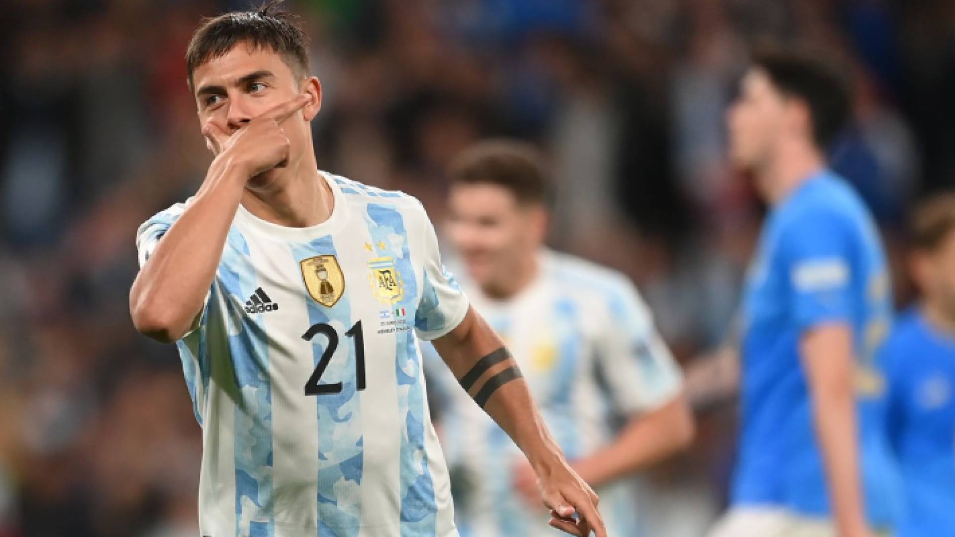 اللاعب الأرجنتيني باولو ديبالا