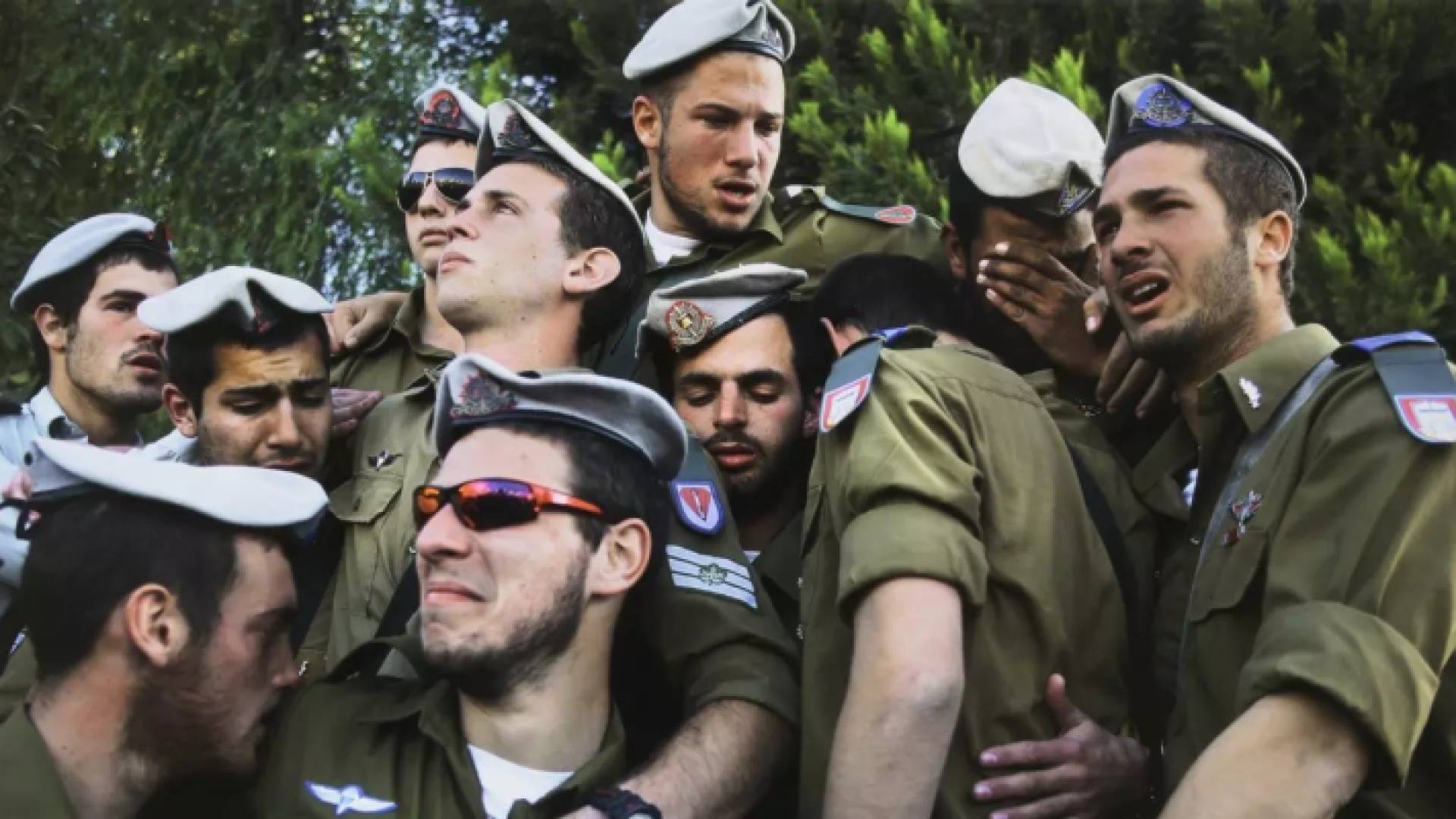 بكاء وعويل أفراد من قوات الاحتلال