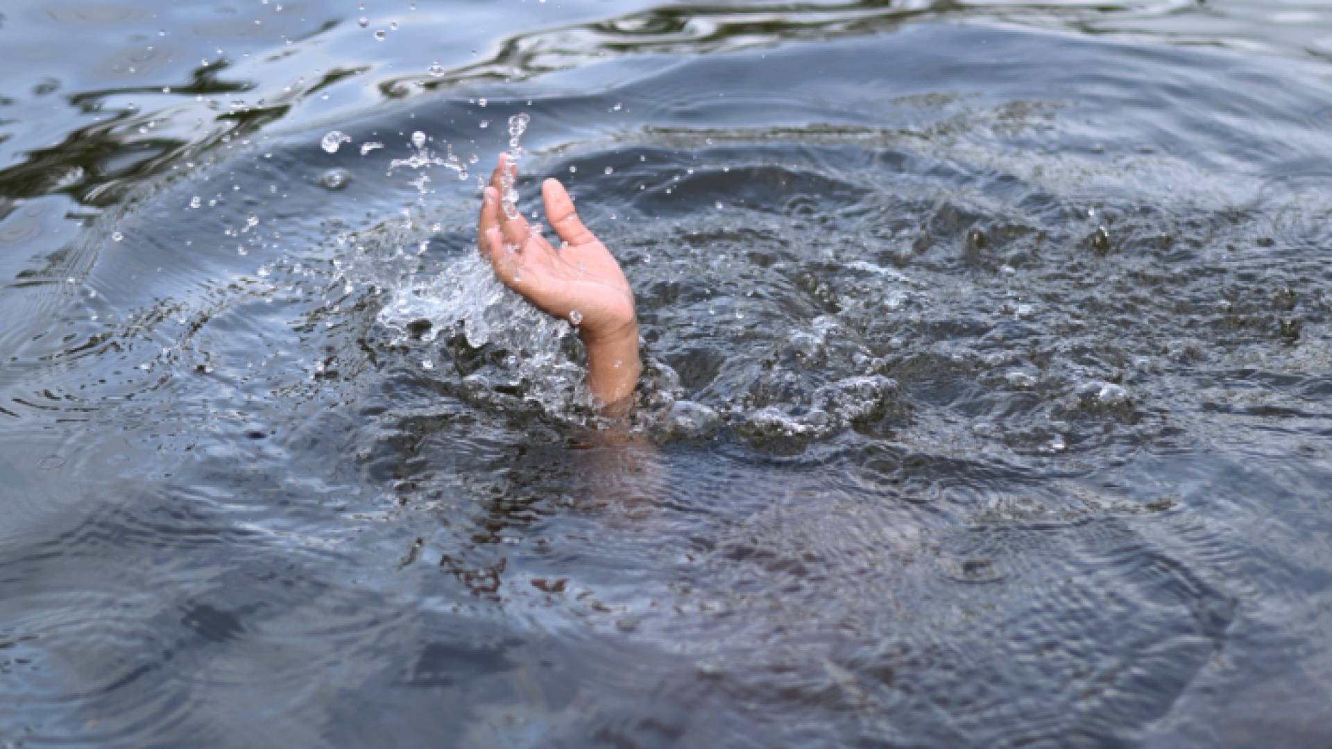 غرق أحد الأطفال بالمسطحات المائية