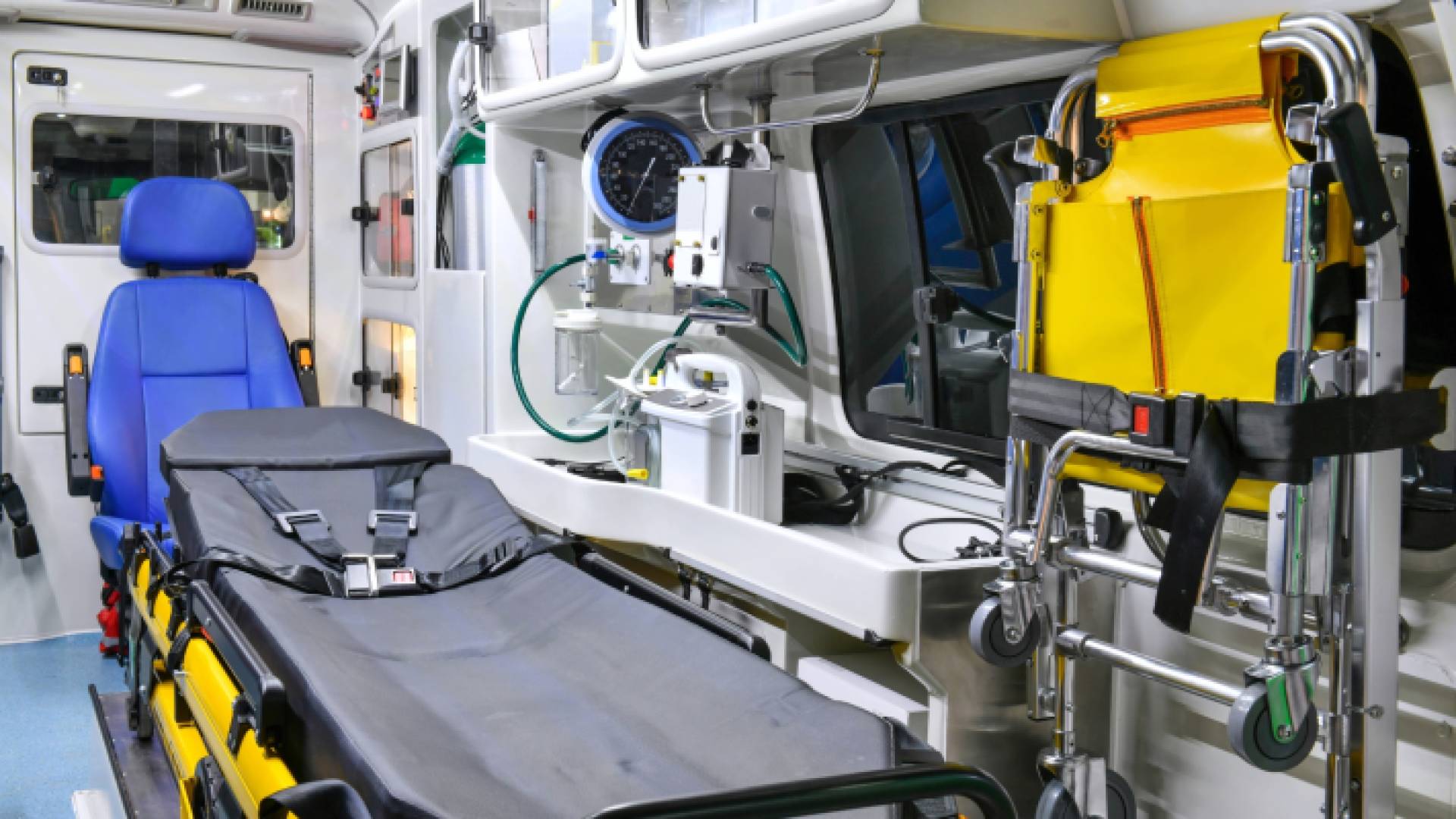 سيارة إسعاف من الداخل