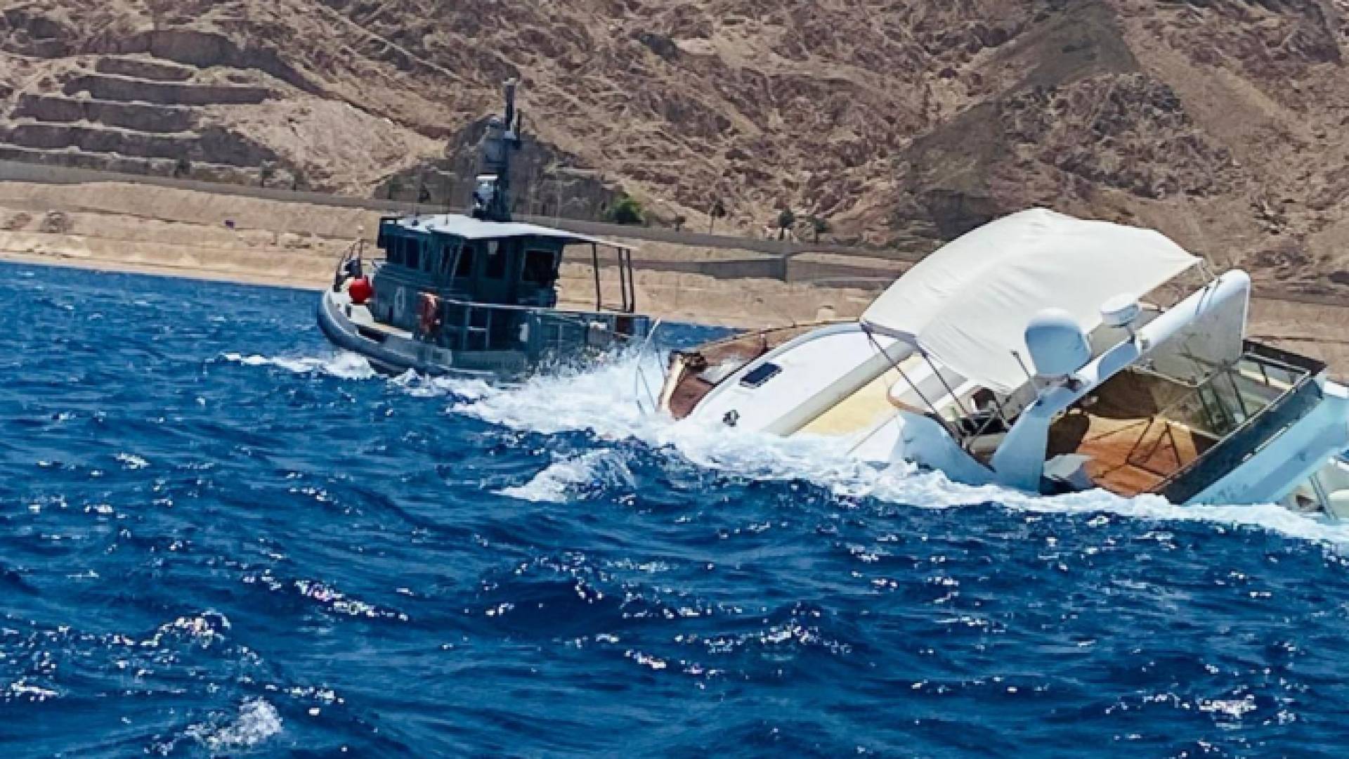 المركب السياحي الذي تعرض للغرق