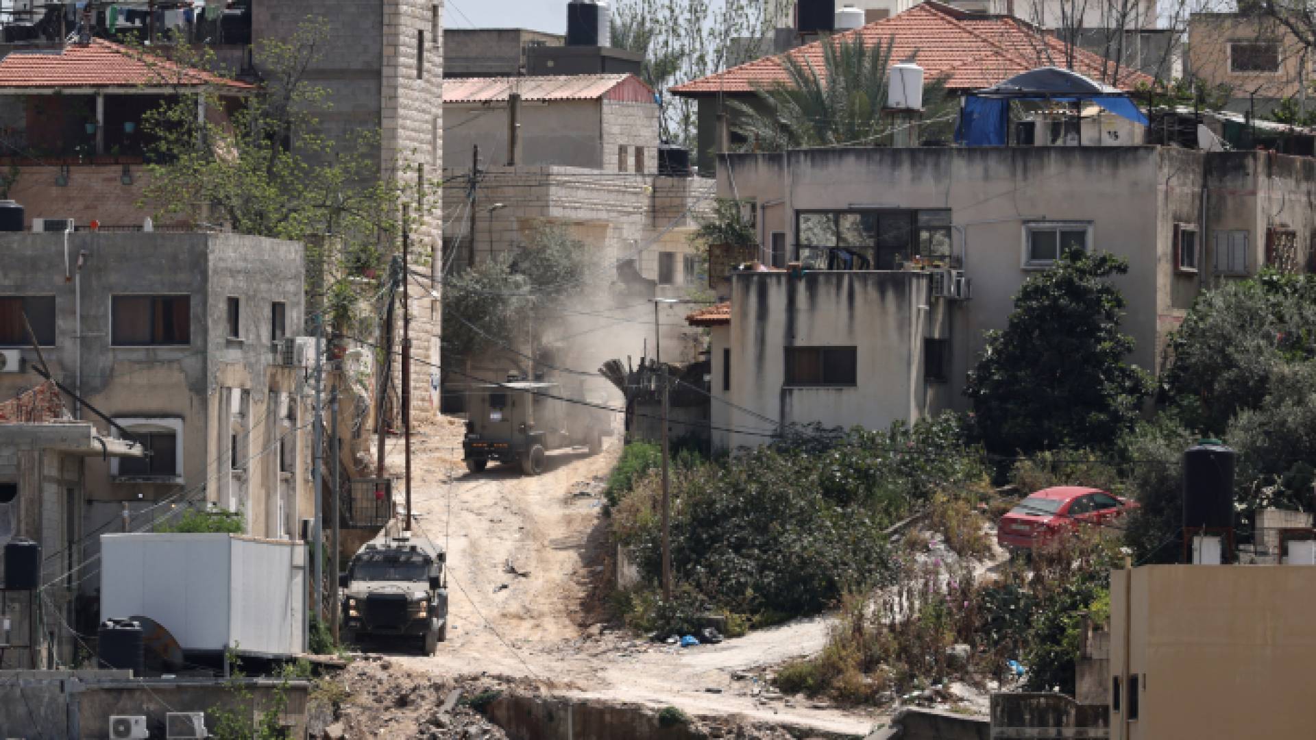 قوات الاحتلال تشن حملة مداهمات