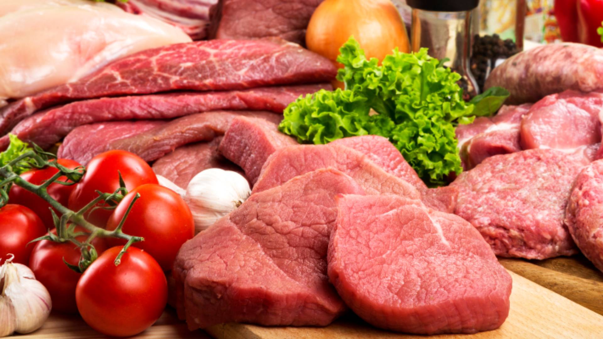 لحوم وأصناف من الخضار