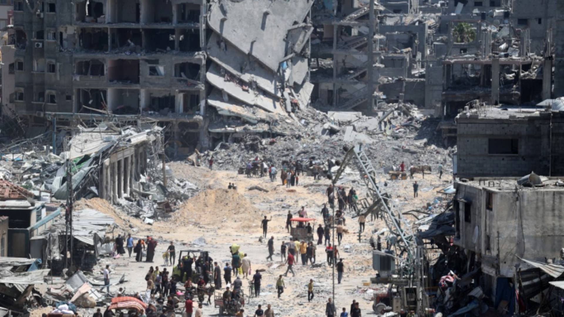 الاحتلال يستهدف منازل في مخيم جباليا شمال قطاع غزة