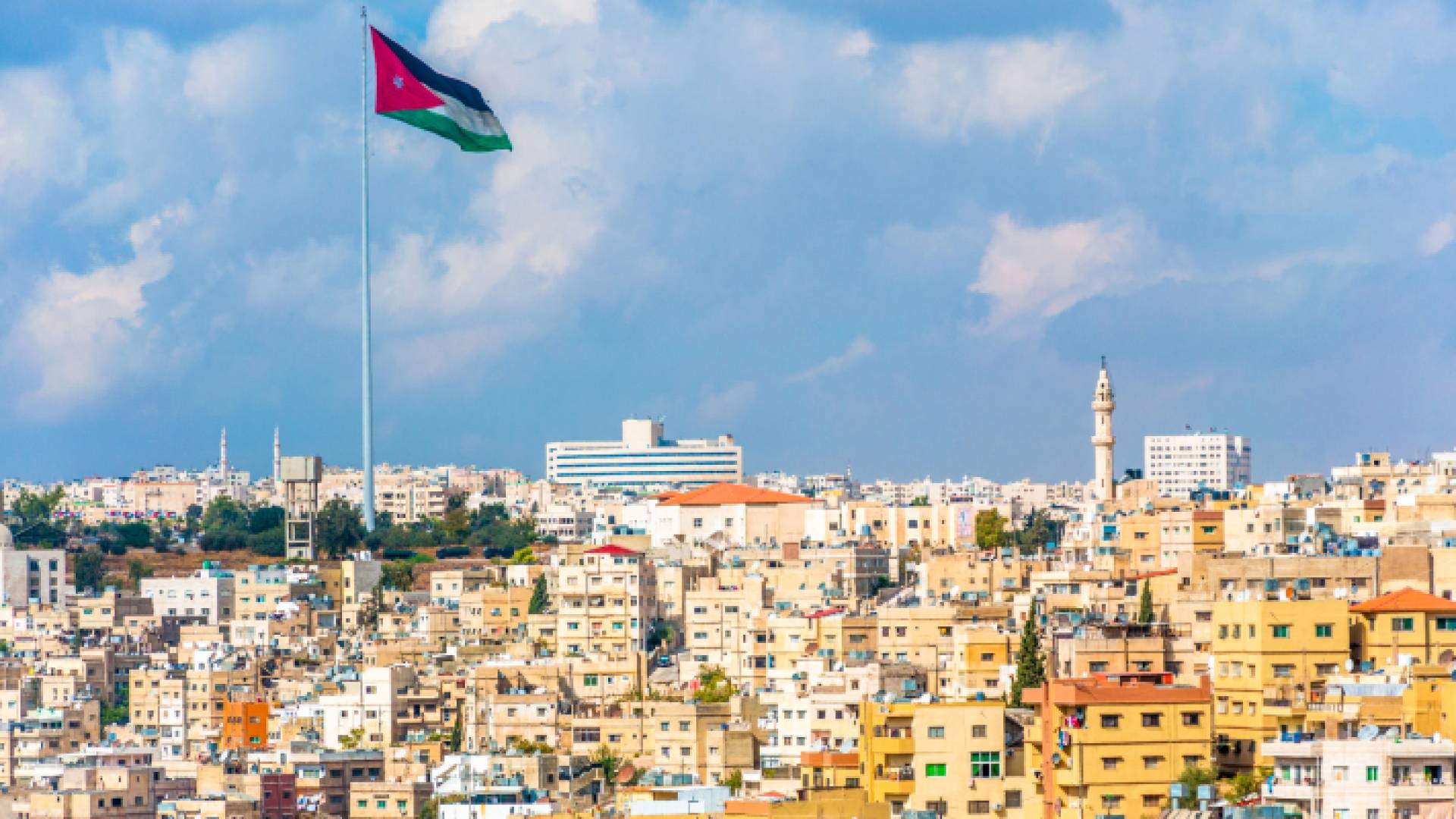 أجواء حارة في أغلب مناطق الأردن الأحد