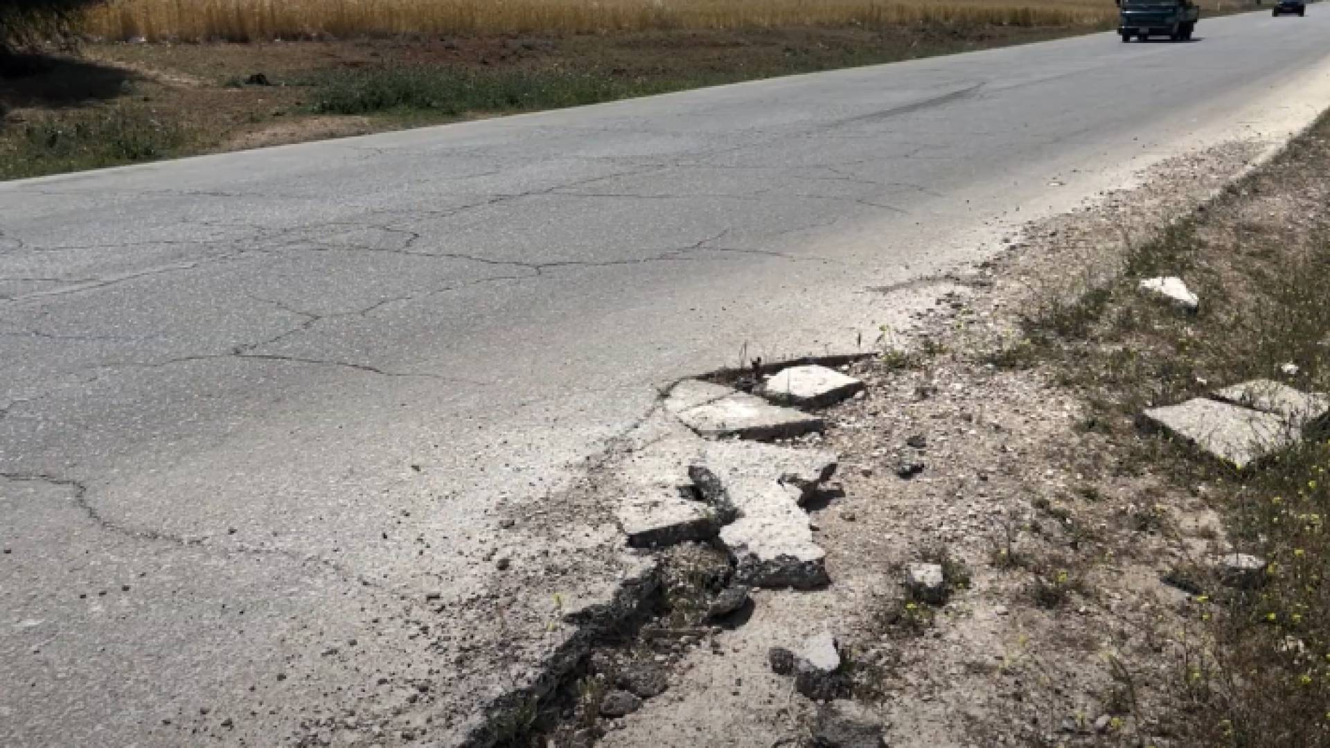 تشققات بطريق الرمثا - إربد