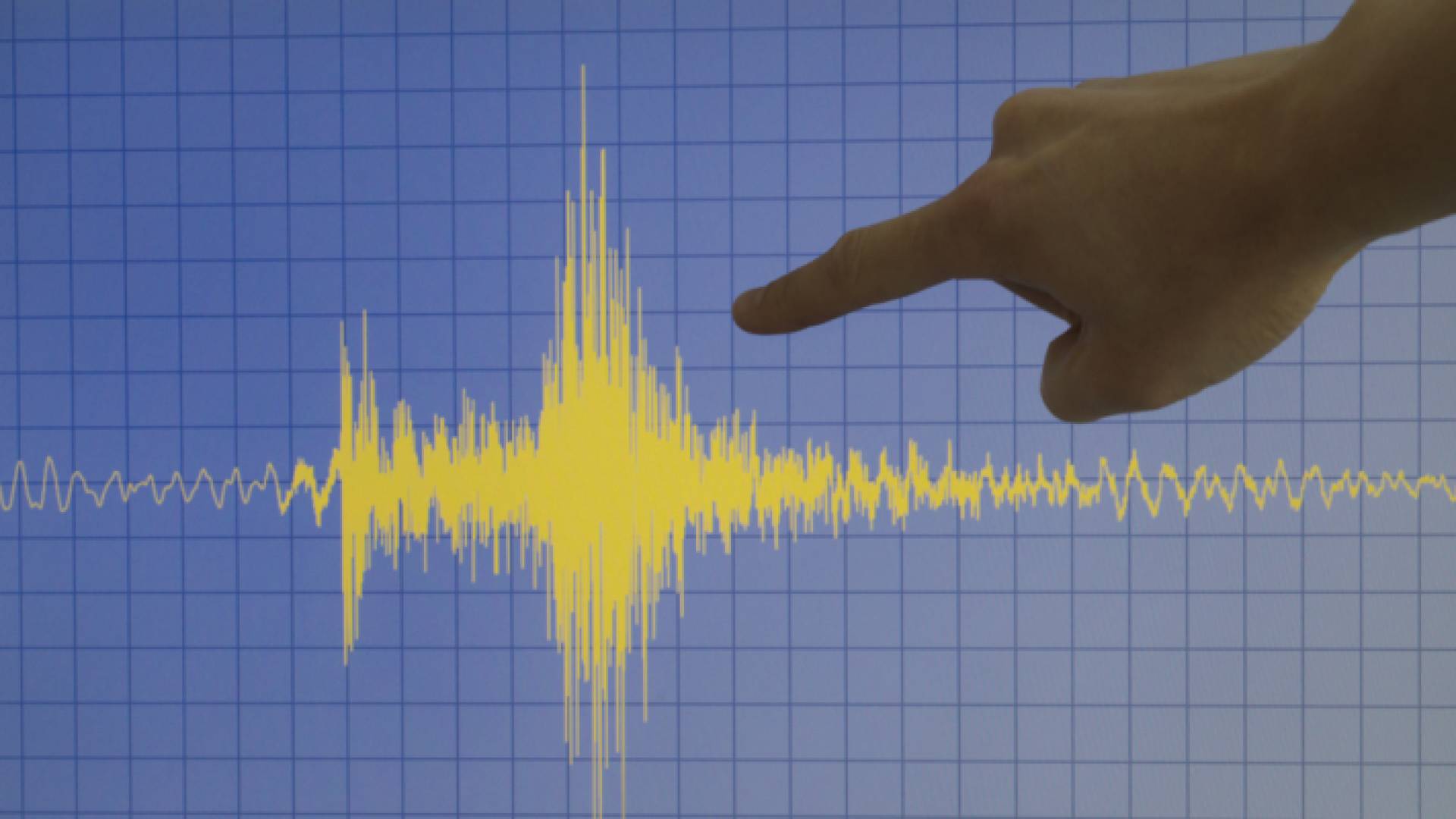 تسجيل زلزال على مقياس ريختر