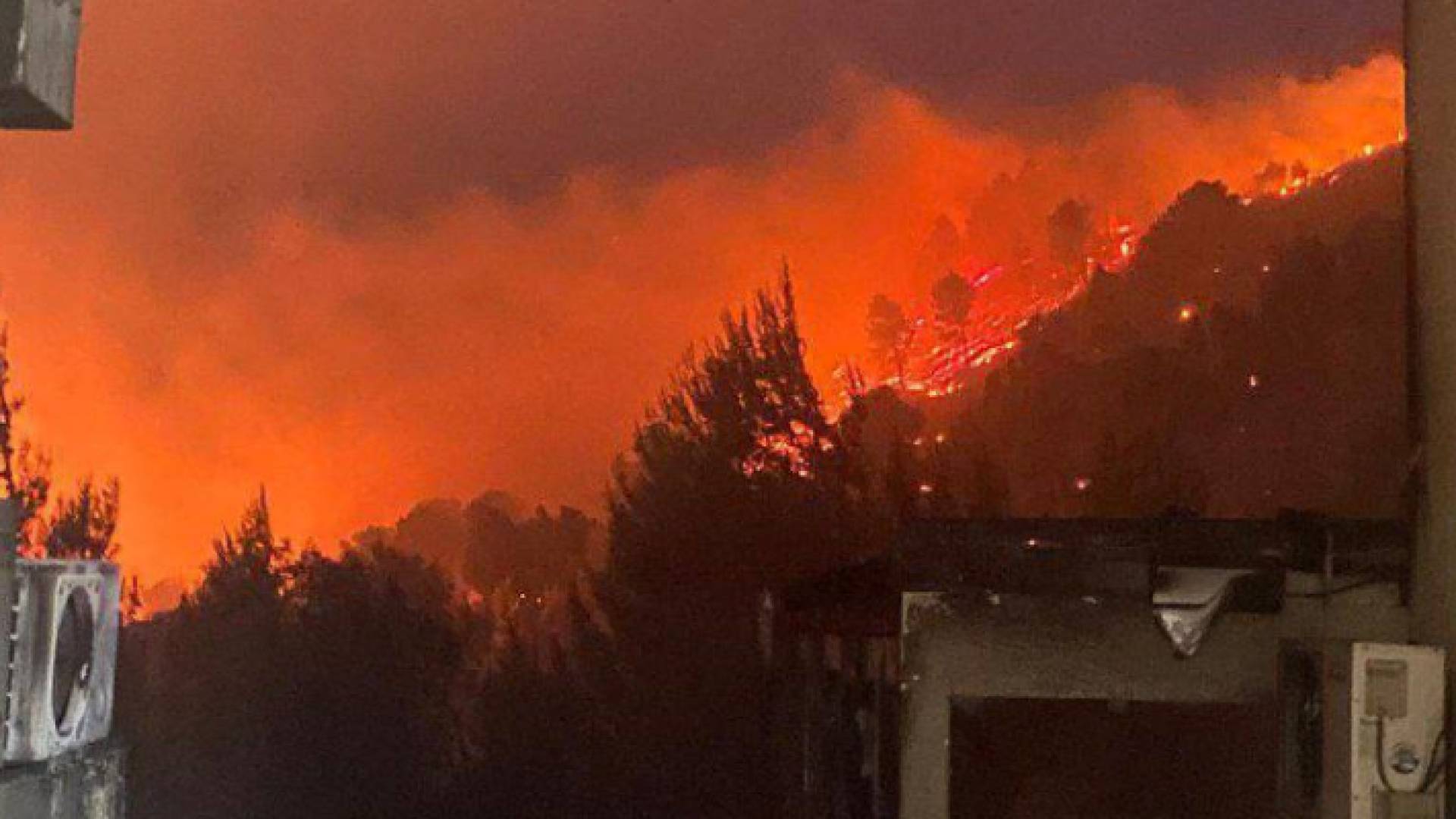 حرائق تجتاح مستوطنة "كريات شمونة"