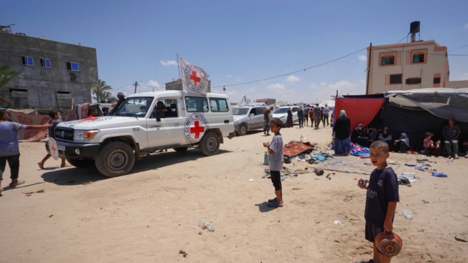 سيارة للصليب الأحمر في قطاع غزة