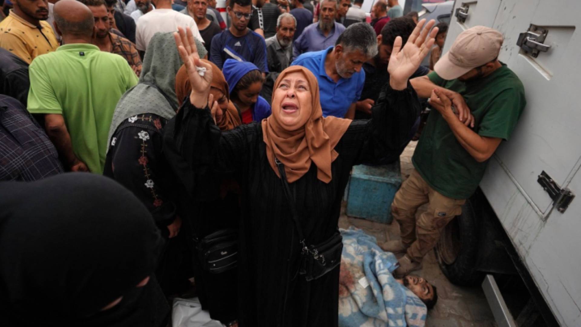 فلسطينية تبكي عائلتها في قطاع غزة "أ ف ب"