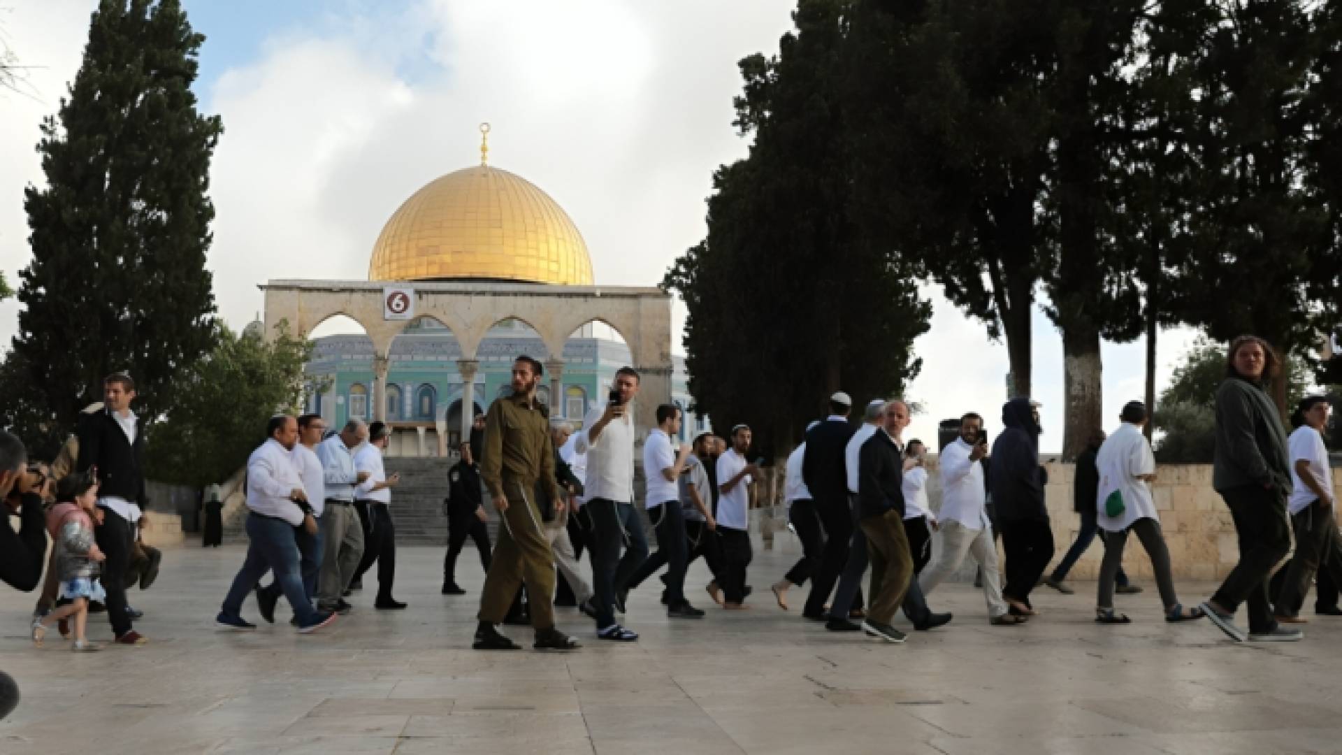 مستوطنون يقتحمون الاقصى