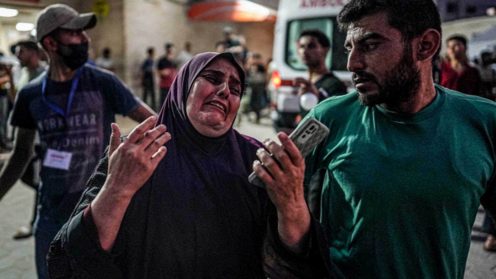 فلسطينية تبكي عائلتها في قطاع غزة "أ ف ب"