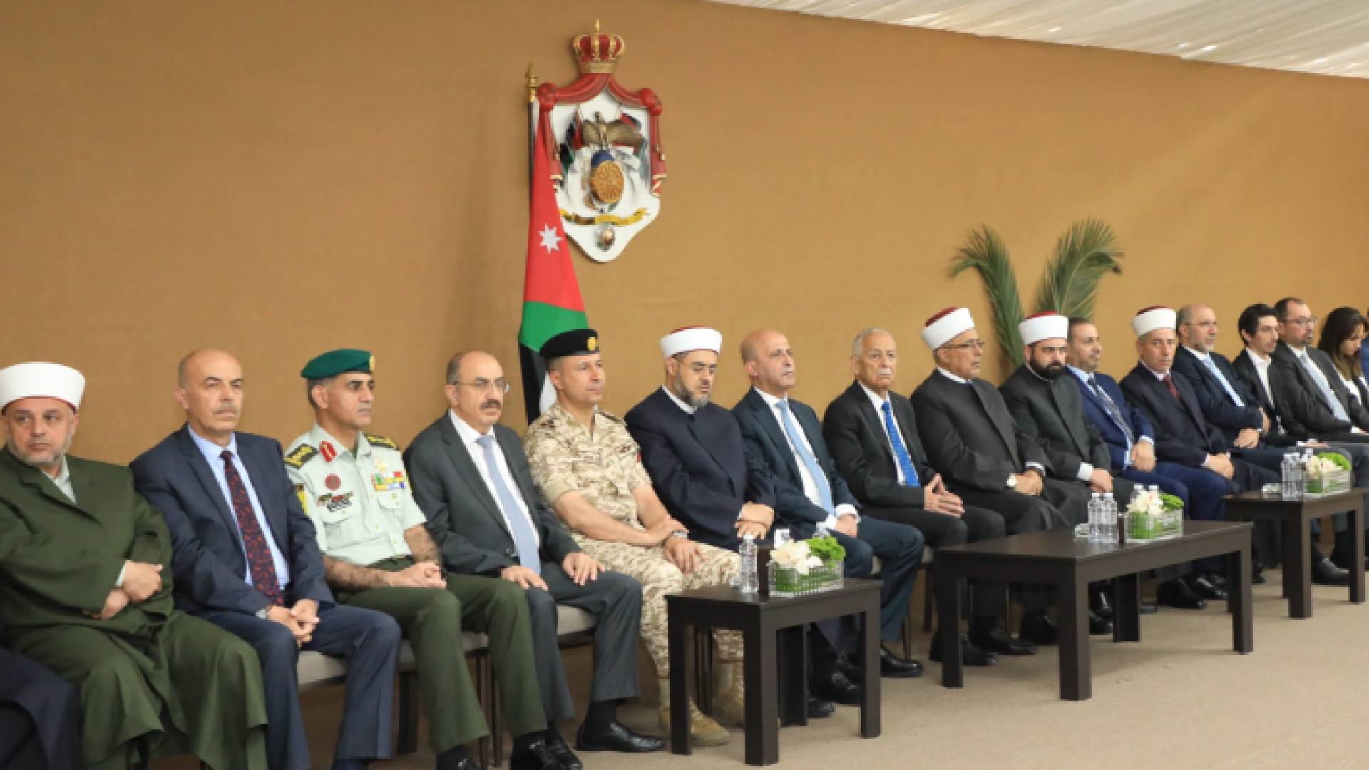 العيسوي يودع بعثة حج المكرمة الملكية لذوي الشهداء والمصابين العسكريين