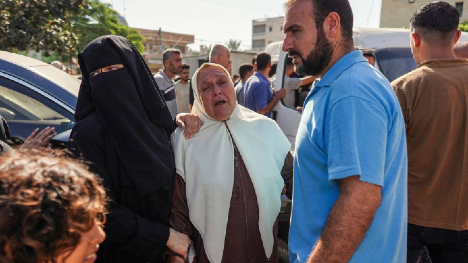 فلسطينية تبكي عائلتها في قطاع غزة "أ ف ب"