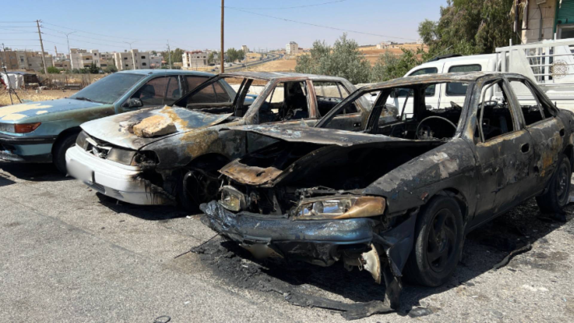 المركبتان اللتان تعرضتا للحريق في الكرك