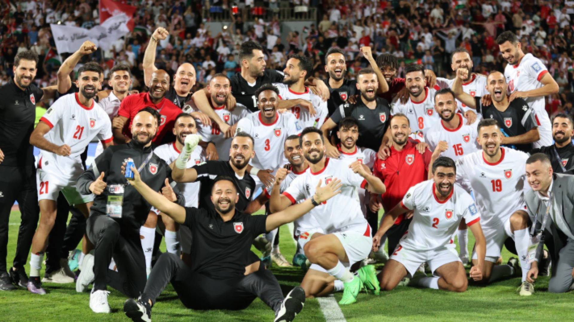 فرحة المنتخب الوطني لكرة القدم بتأهله للدور الحاسم من التصفيات الآسيوية