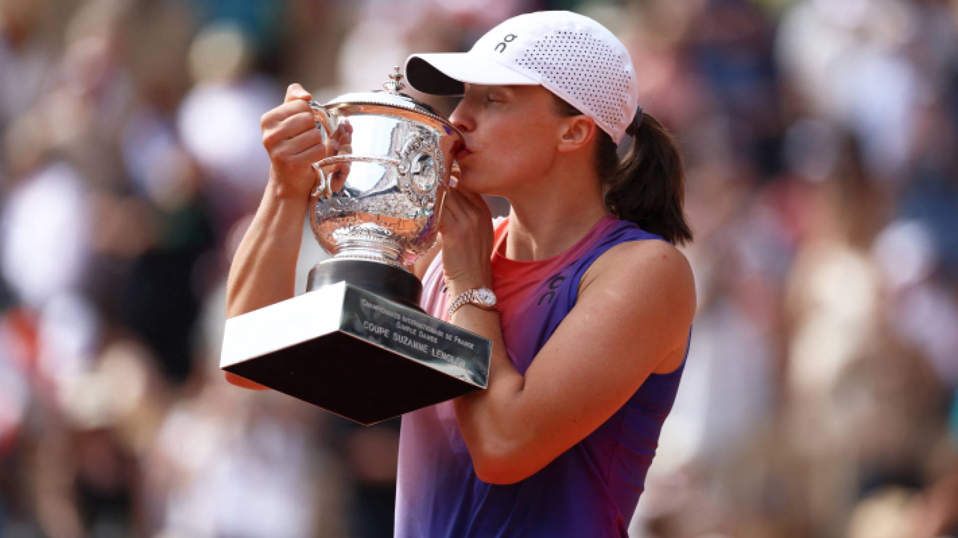 من تتويج اللاعبة البولندية إيغا شفيونتيك ببطولة رولان غاروس للتنس
