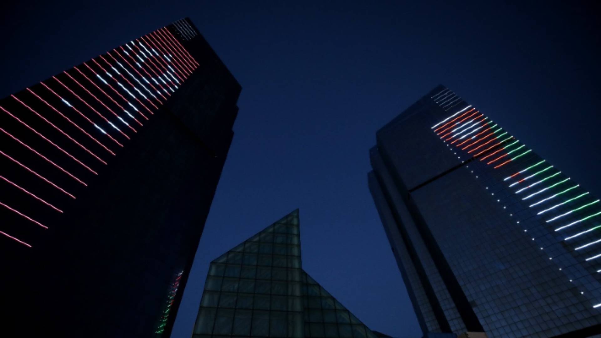 علم الأردن يزين أبراج السادس في عمان