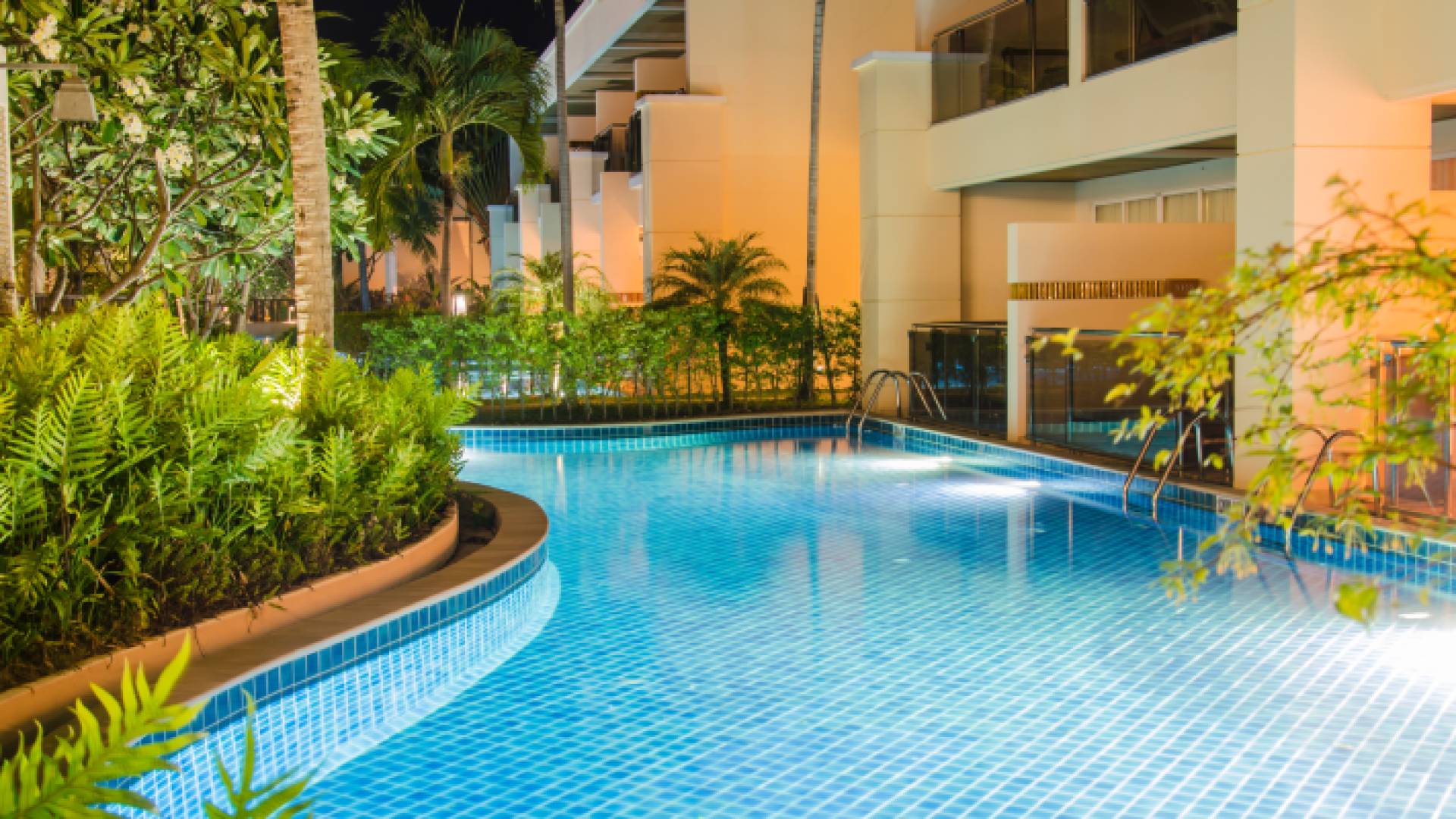 صورة تعبر عن حوض سباحة