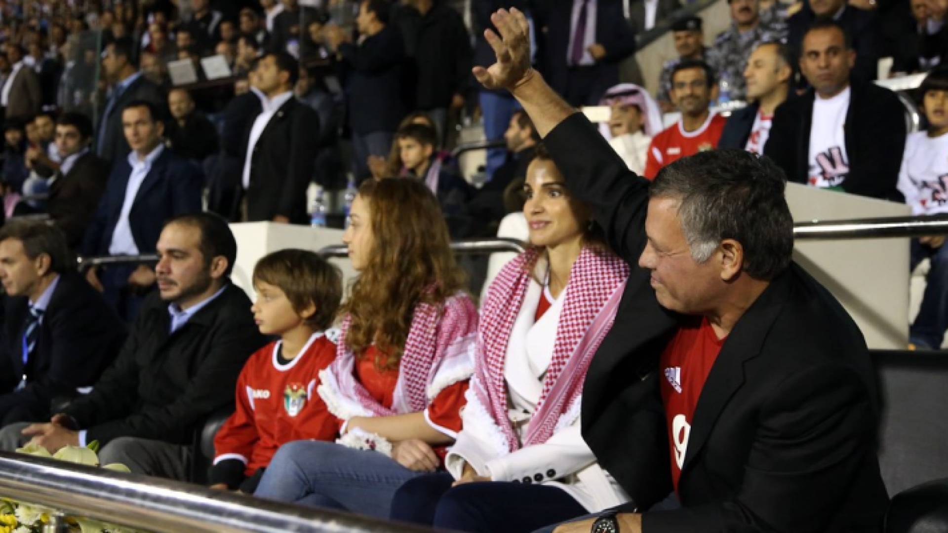 جلالة الملك عبدالله الثاني يتابع مباراة النشامى والأورغواي من المدرجات