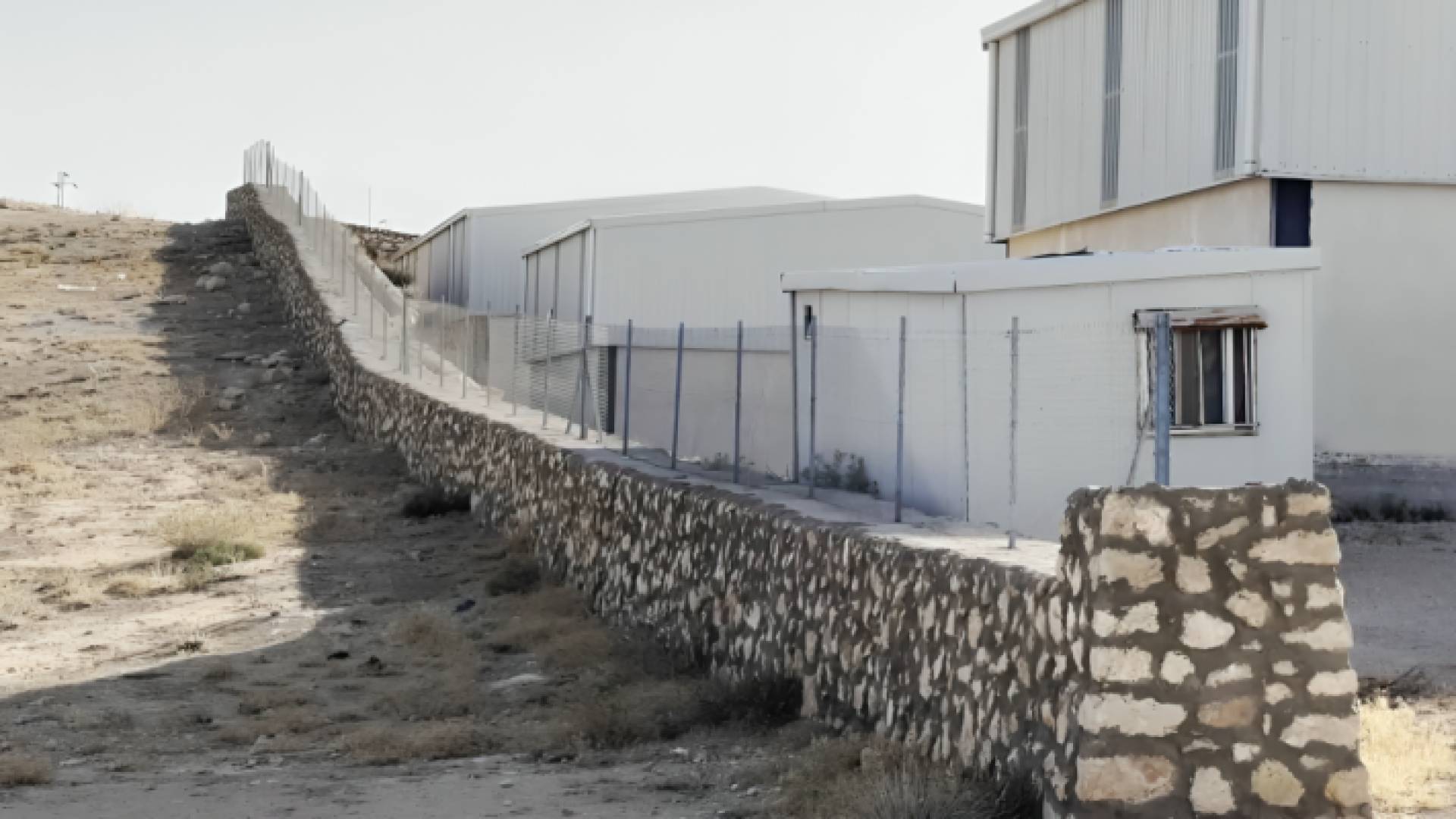 مصنع لإعادة تدوير الورق والكرتون والبلاستيك في المفرق