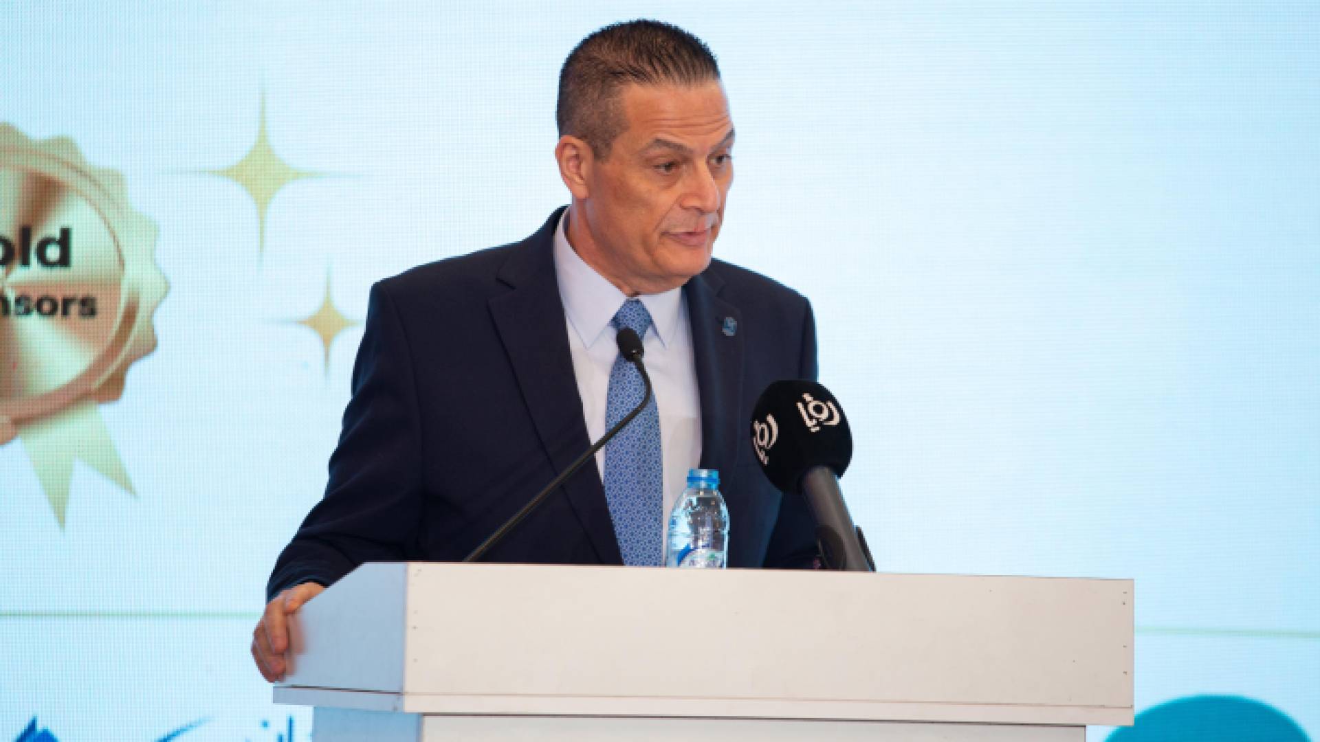 محافظ البنك المركزي الدكتور عادل شركس