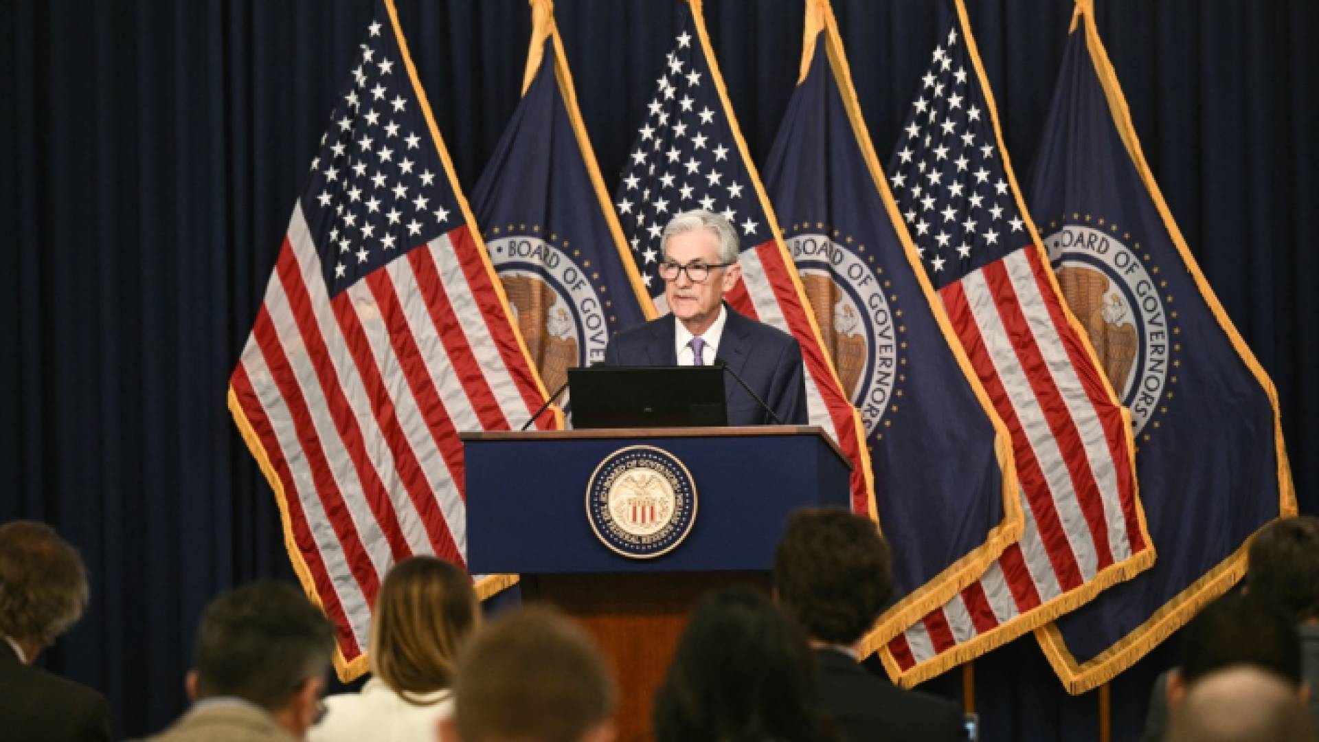 رئيس مجلس الاحتياطي الفيدرالي الأمريكي جيروم باول في مقر الاحتياطي الفيدرالي